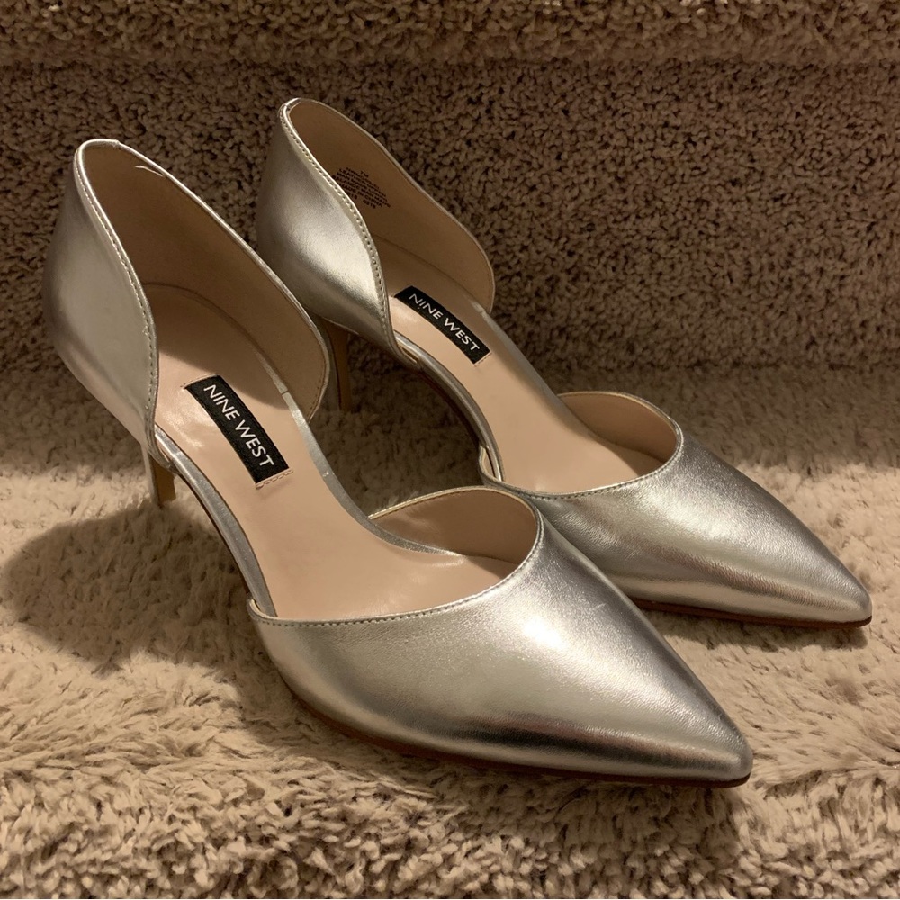 🎉Host Pick🎉 Nine West - Metallic Silver Heels